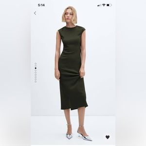 Textured dress with back opening